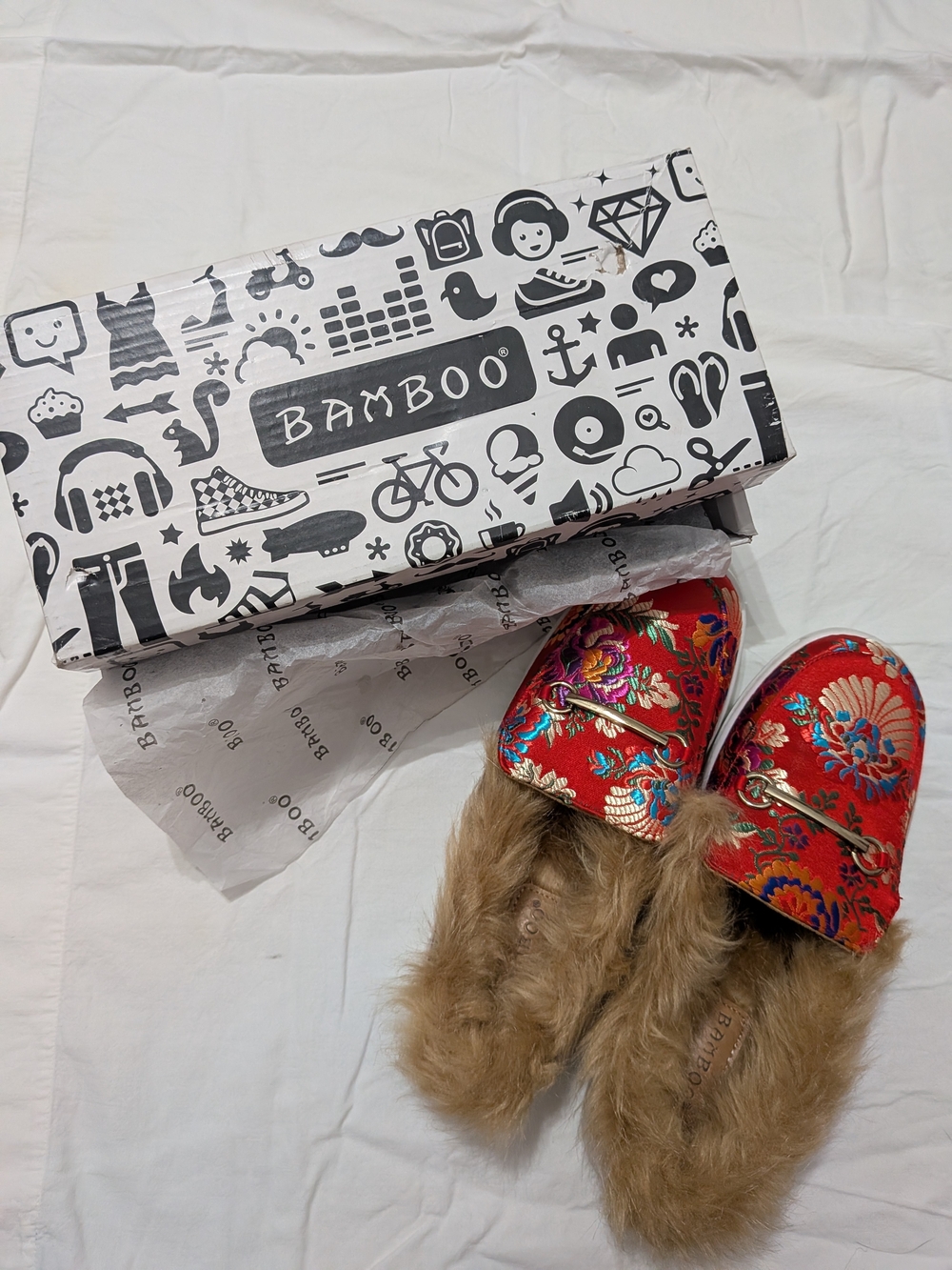 NWB Bamboo "GRANDSLAM" Women's Red Floral Brocade Faux Fur Mules 10